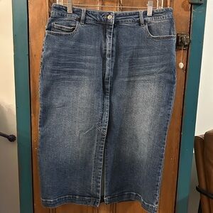 🩵 “Tailor Made” Denim Midi Skirt